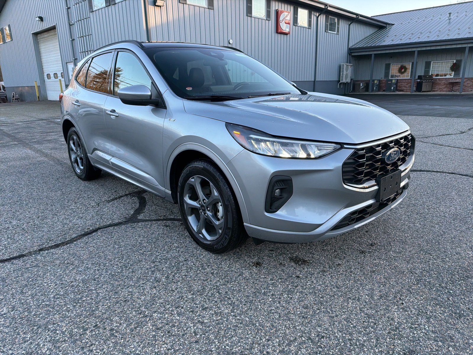 2023 Ford Escape ST-Line Select's photo