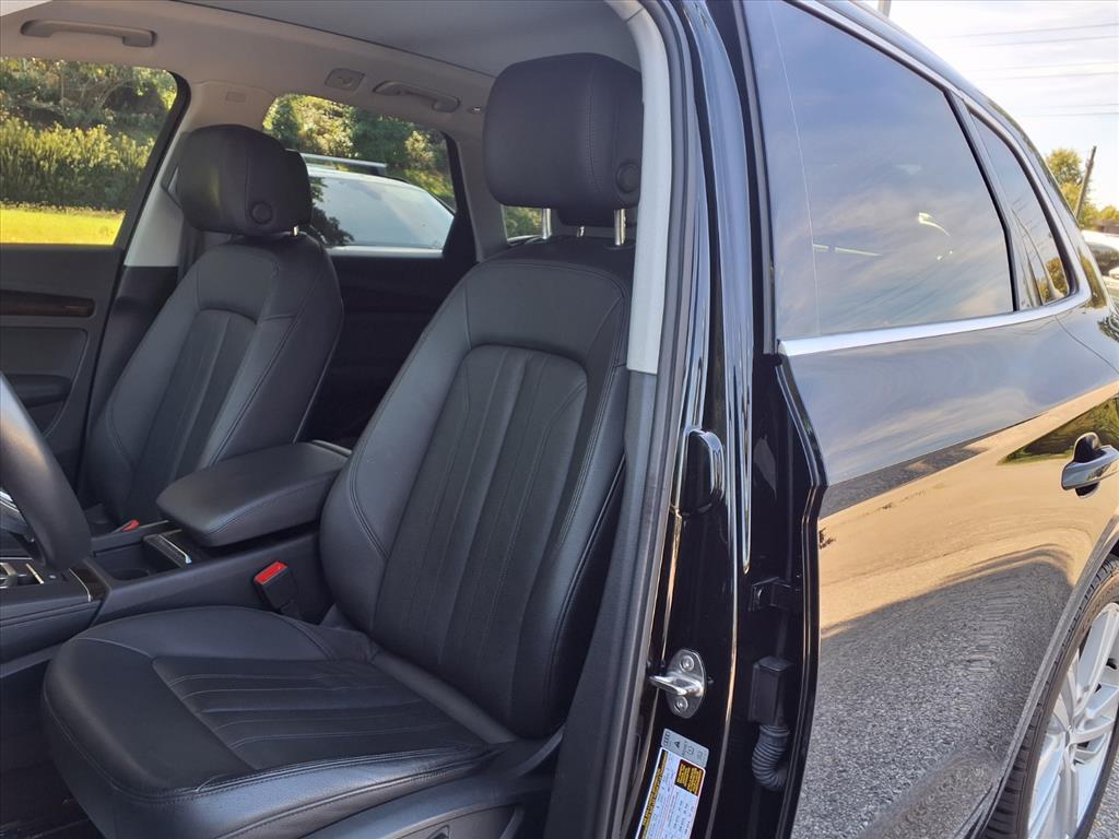 2020 Audi Q5 45 Premium Plus photo 12