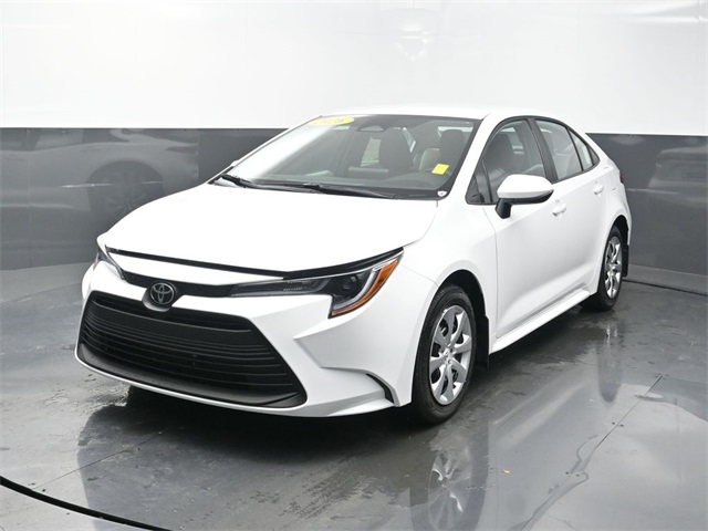 2026 Toyota Corolla LE photo 3