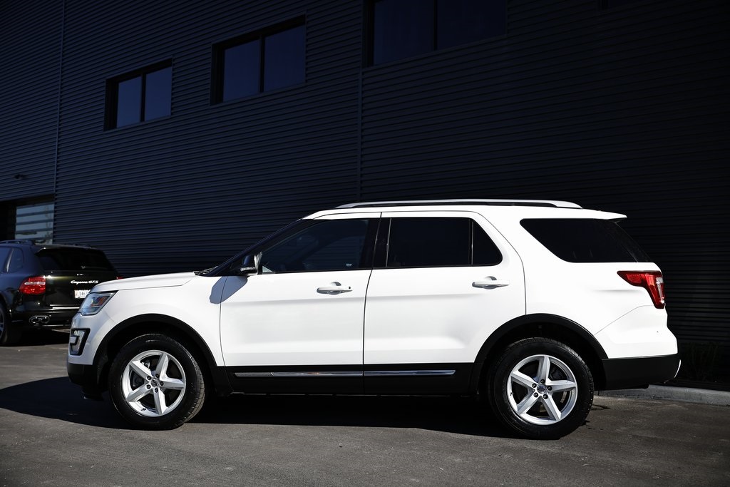 2017 Ford Explorer XLT photo 3