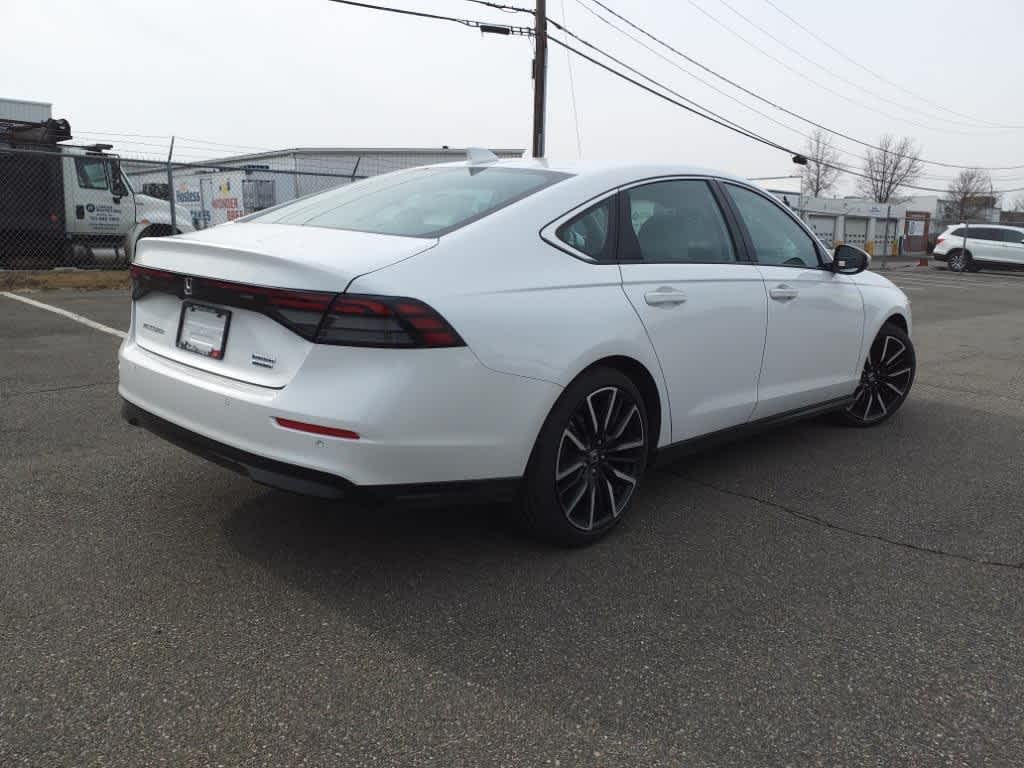 2025 Honda Accord Hybrid Touring photo 3