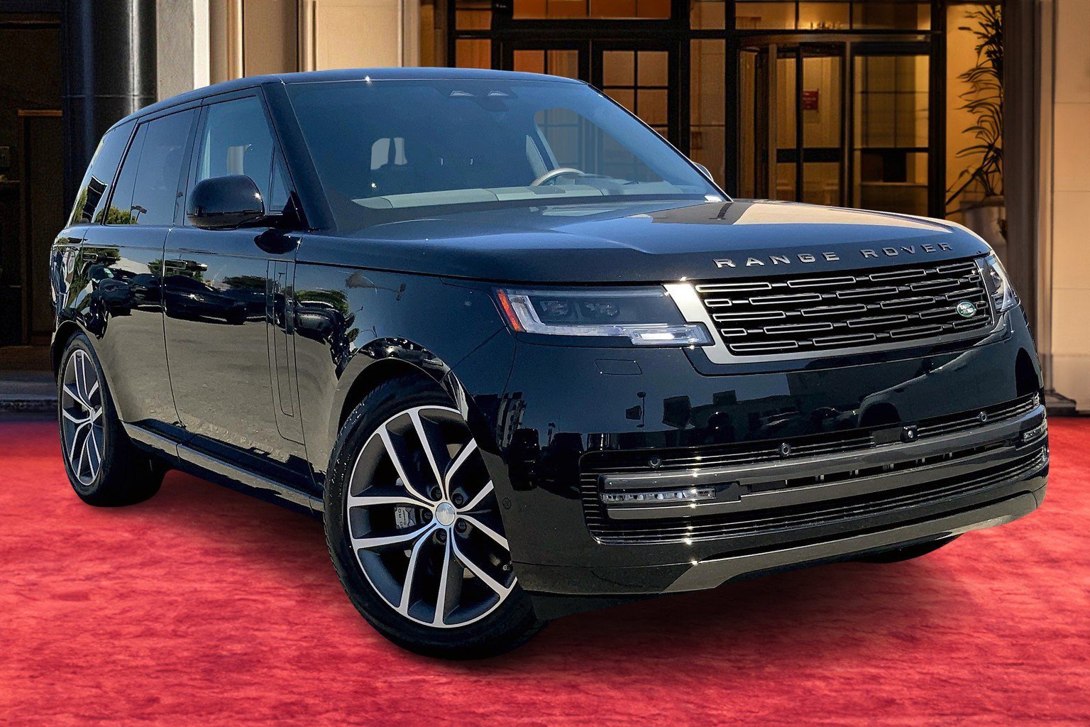 2025 Land Rover Range Rover SE photo 2