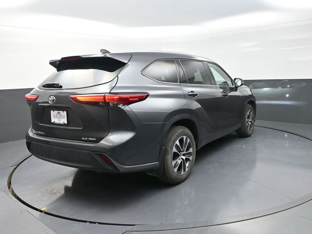 2022 Toyota Highlander XLE photo 6