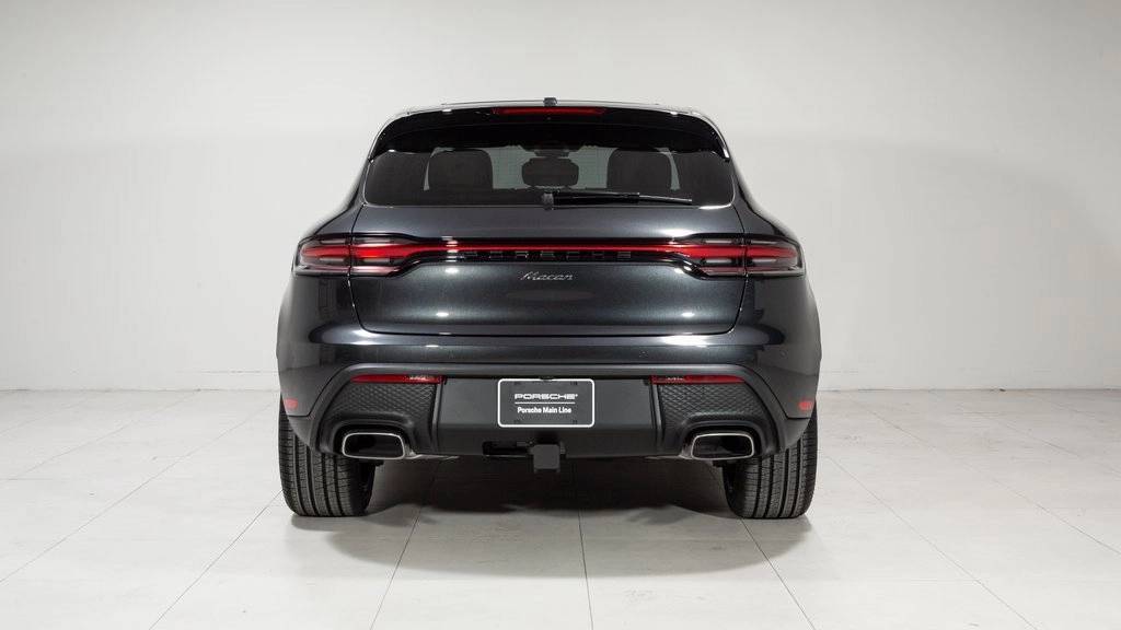 2025 Porsche Macan Base photo 4