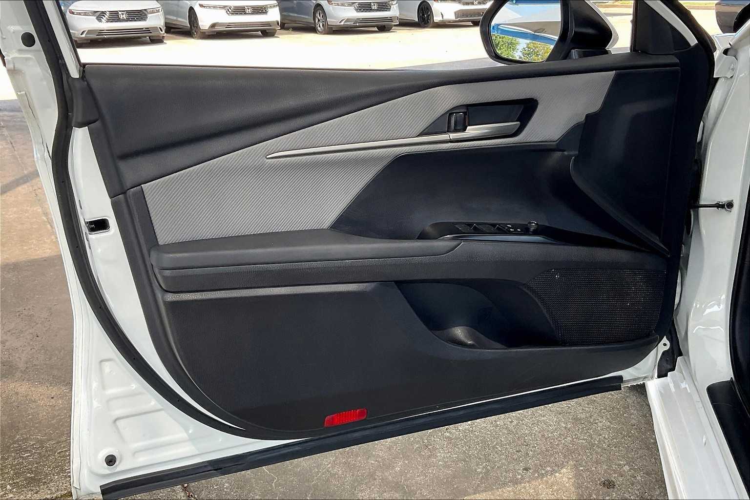 2025 Toyota Camry SE photo 20