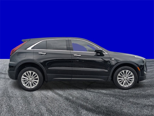 2024 Cadillac XT4 Luxury photo 2