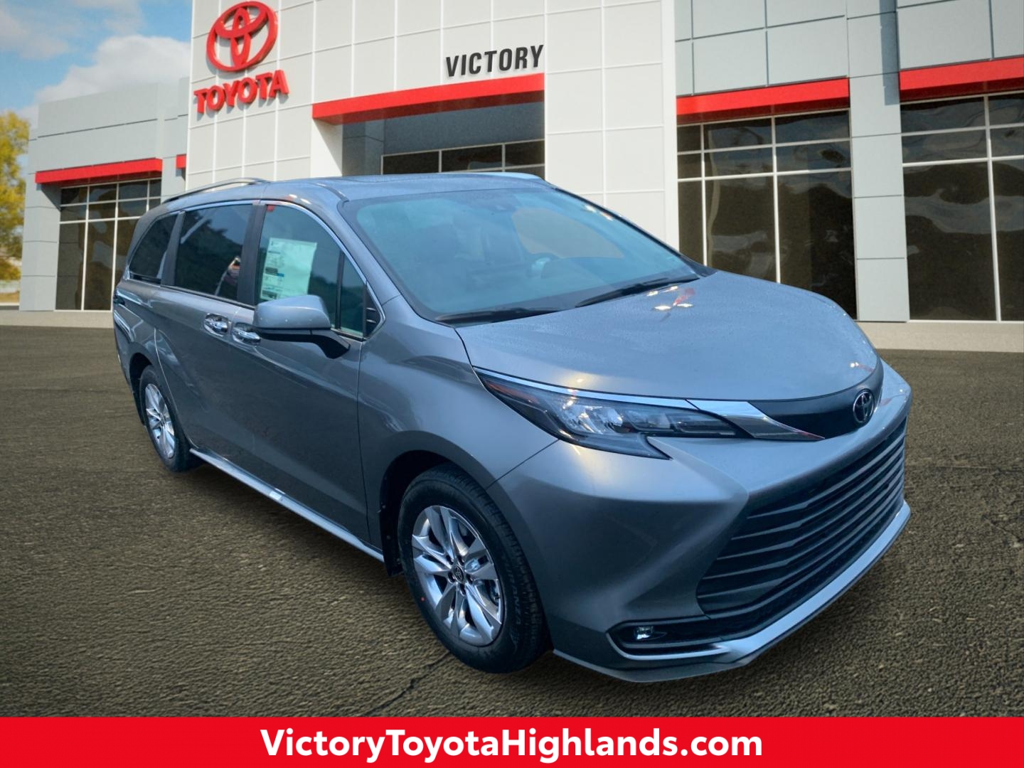 2026 Toyota Sienna XLE's photo