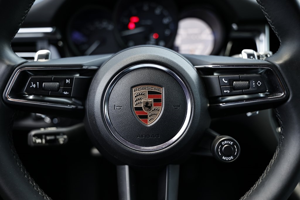 2025 Porsche Macan T photo 31