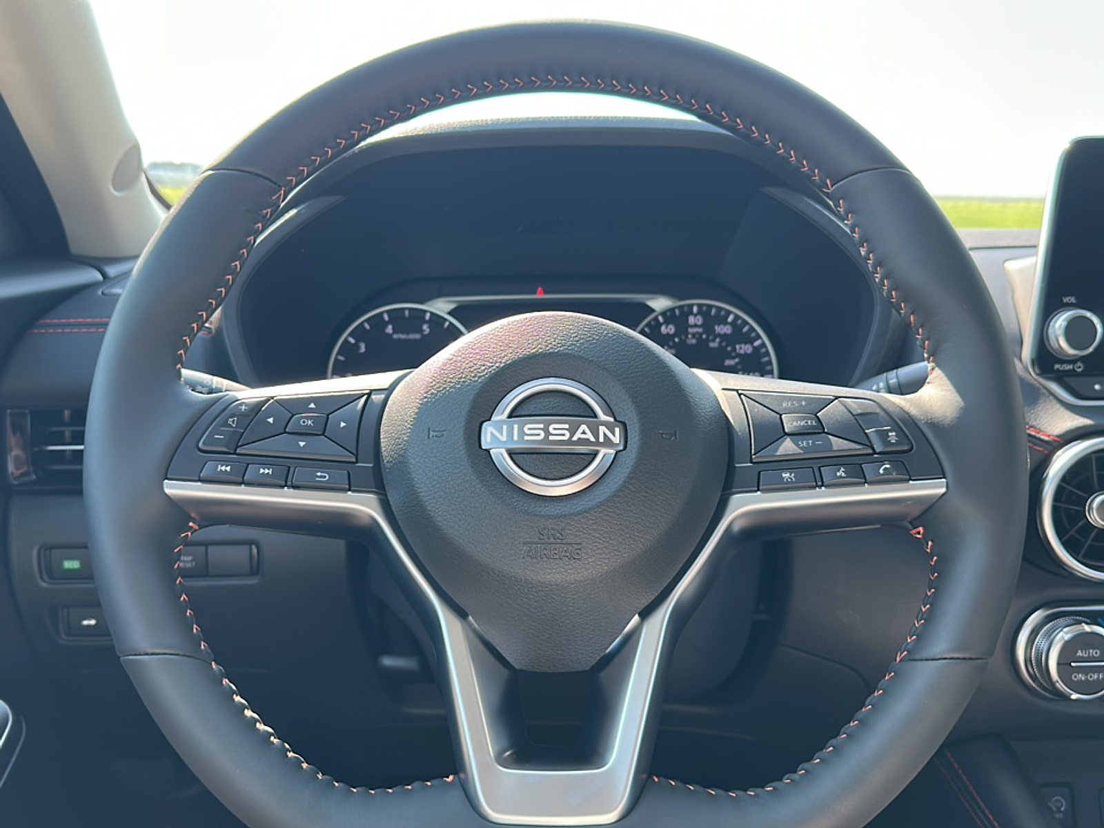 2025 Nissan Sentra SR photo 8