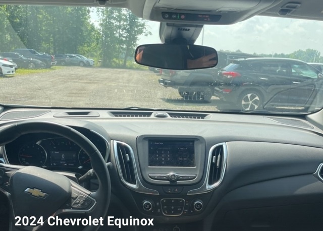 2024 Chevrolet Equinox LT photo 4