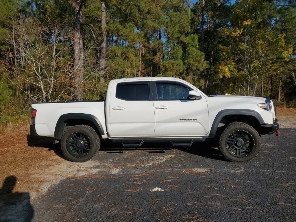 2020 Toyota Tacoma TRD Off-Road photo 3