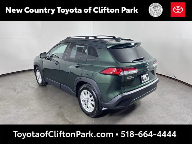 2022 Toyota Corolla Cross LE photo 4