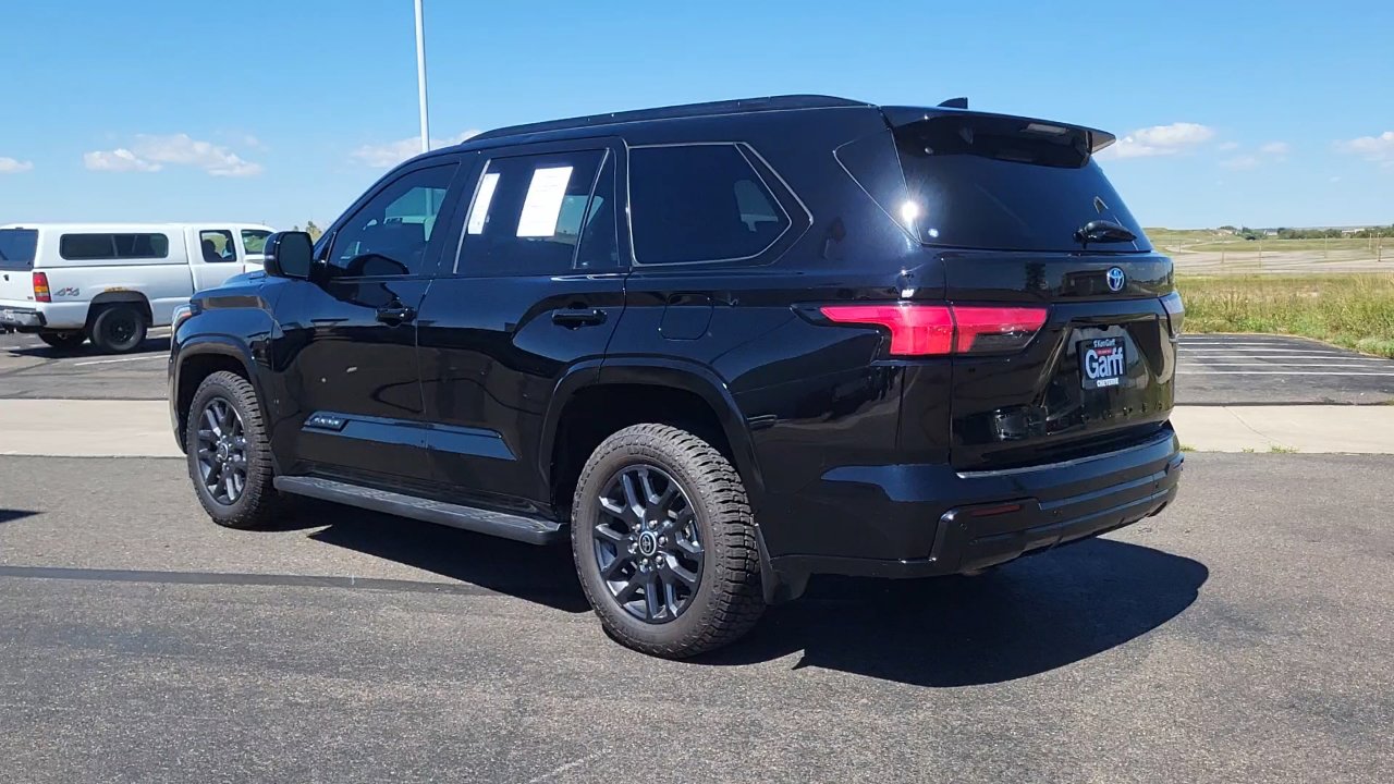2023 Toyota Sequoia Platinum photo 2