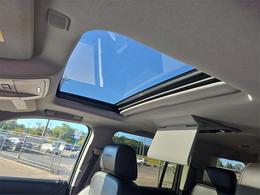 2017 Gmc Yukon XL Denali photo 2