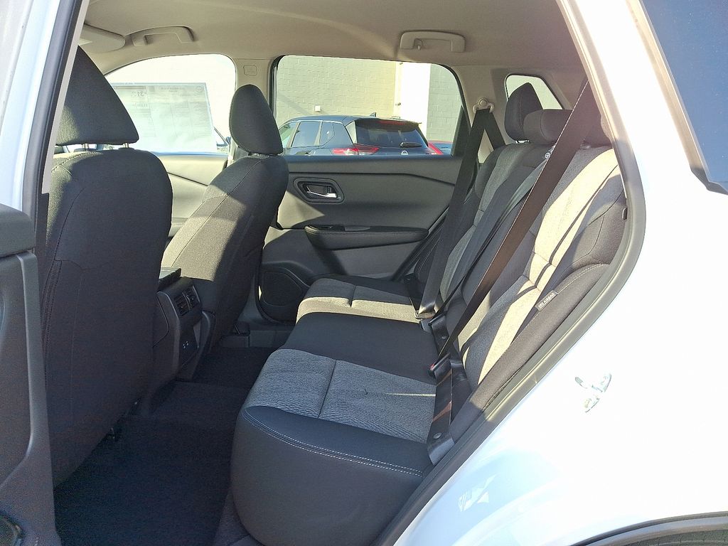 2026 Nissan Rogue SV photo 3