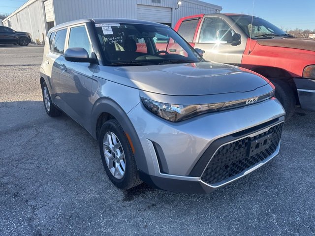 2023 Kia Soul LX's photo