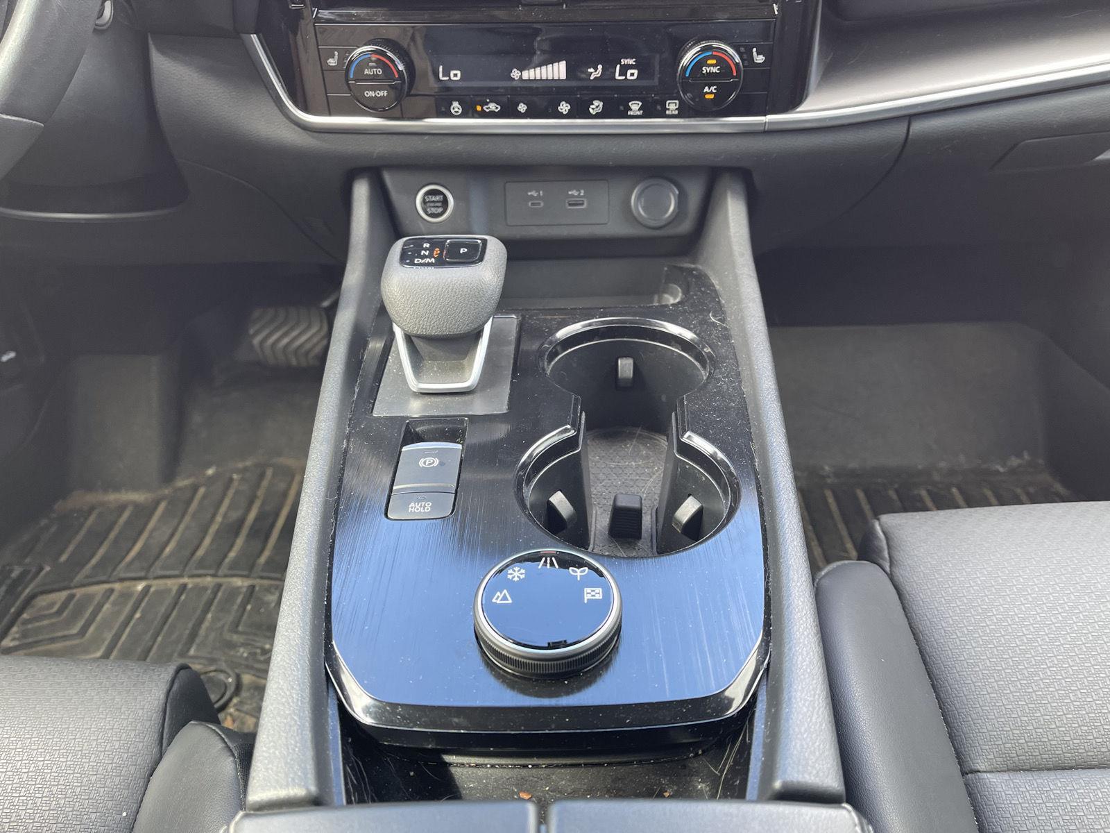 2021 Nissan Rogue SV photo 10