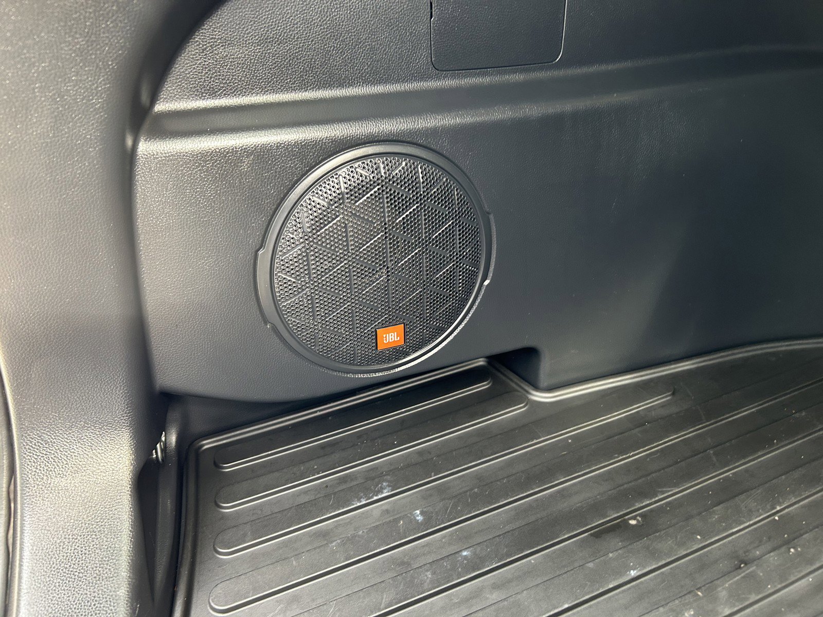 2022 Toyota RAV4 XLE Premium photo 16