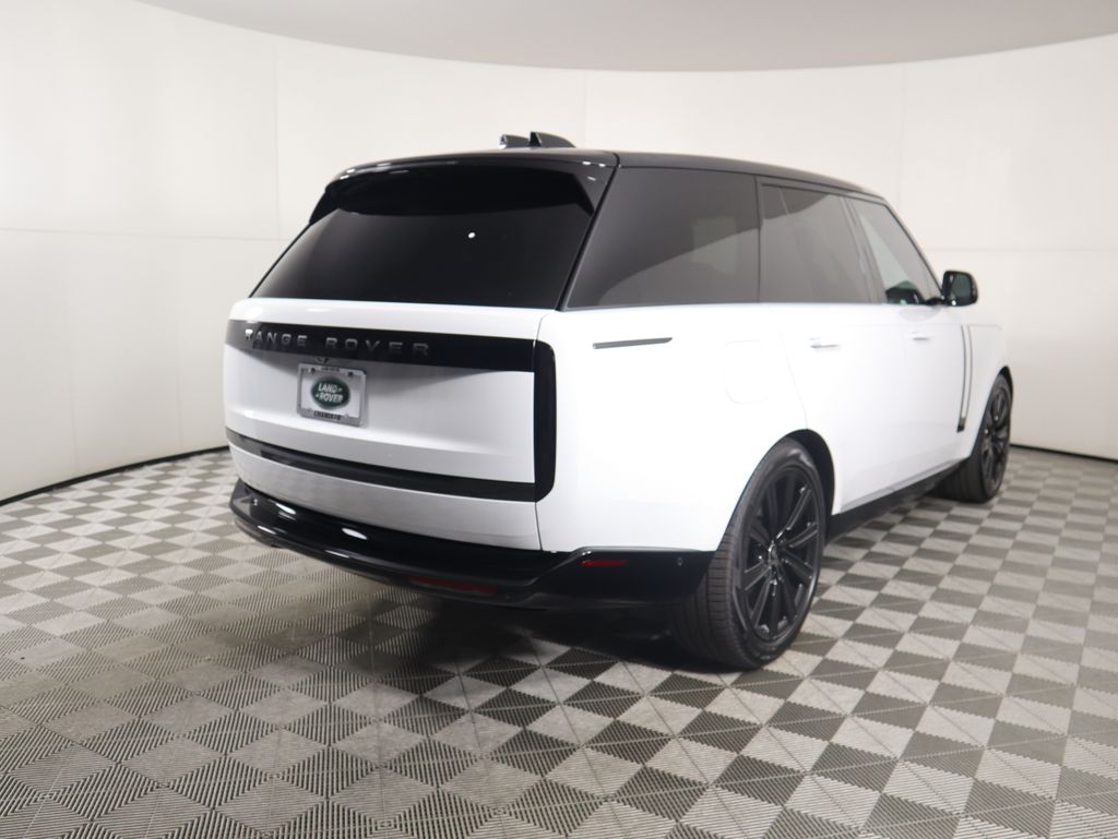 2025 Land Rover Range Rover SE photo 5