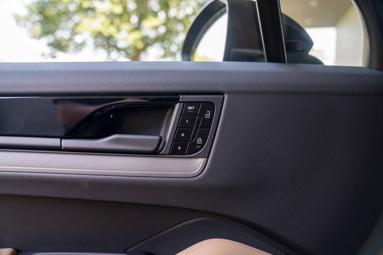2025 Porsche Cayenne photo 22