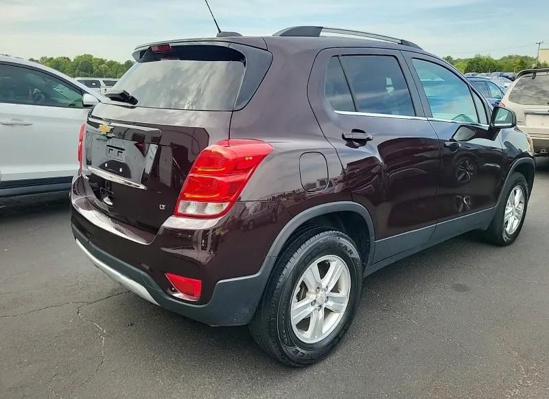 2020 Chevrolet Trax LT photo 2