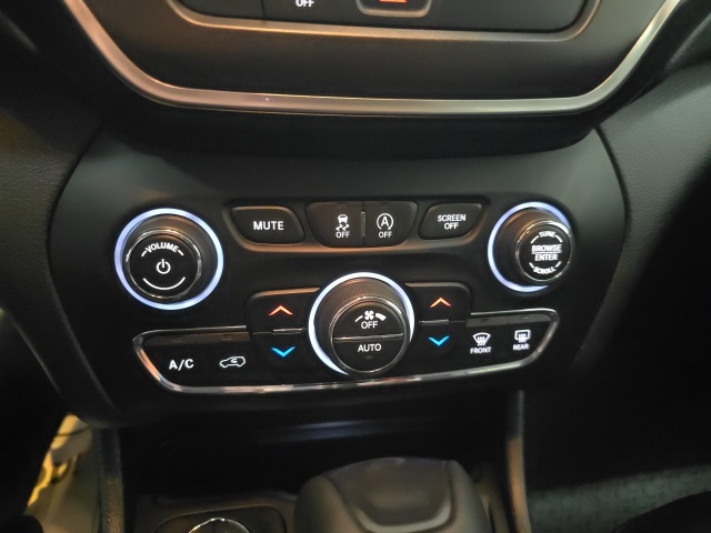 2019 Jeep Cherokee Trailhawk photo 22