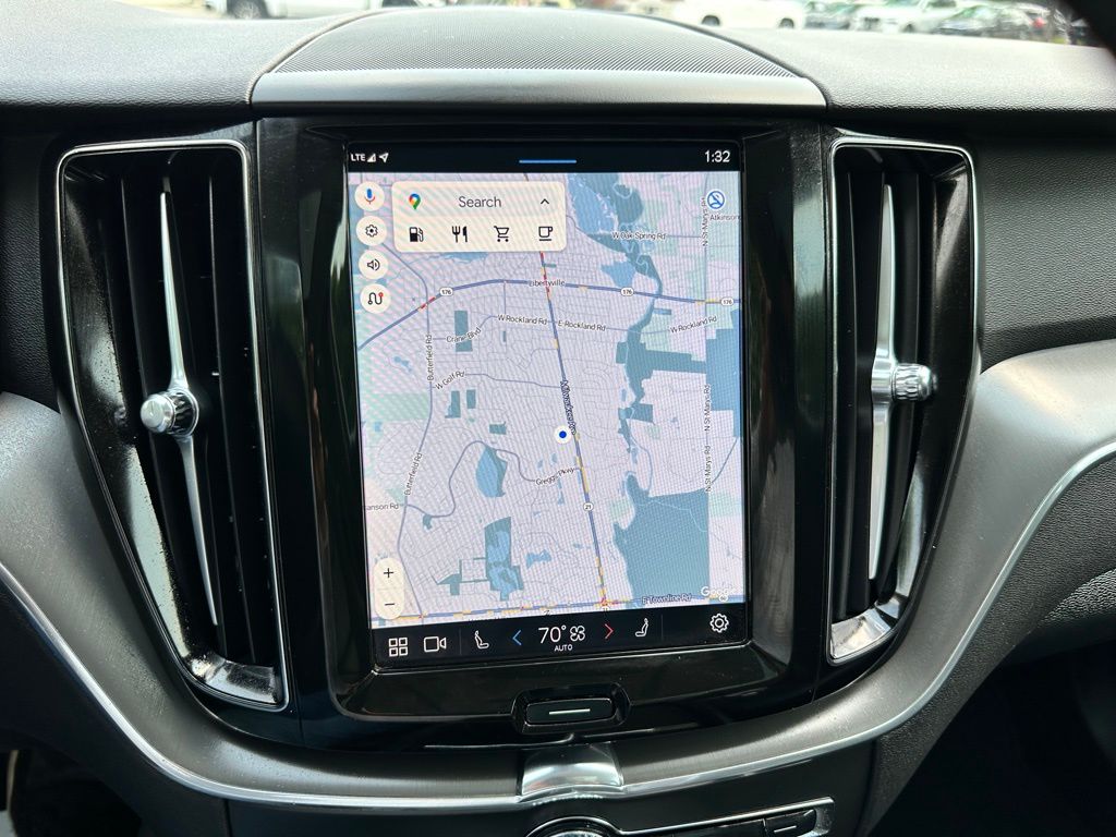 2025 Volvo XC60 B5 Core photo 18