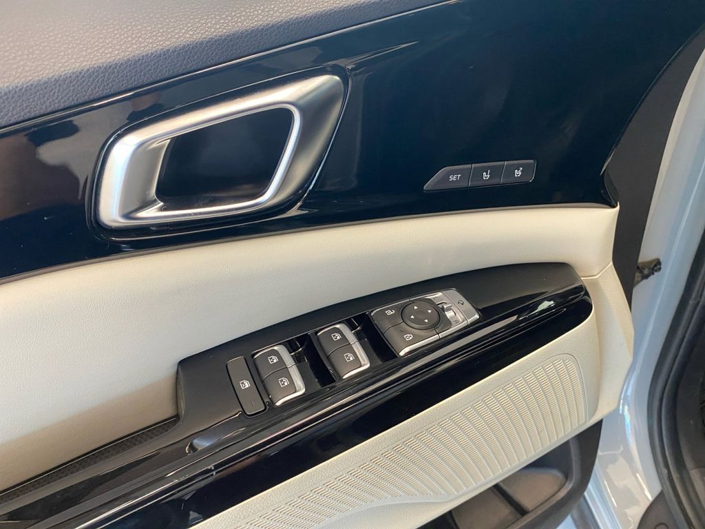 2022 Kia Carnival SX photo 10