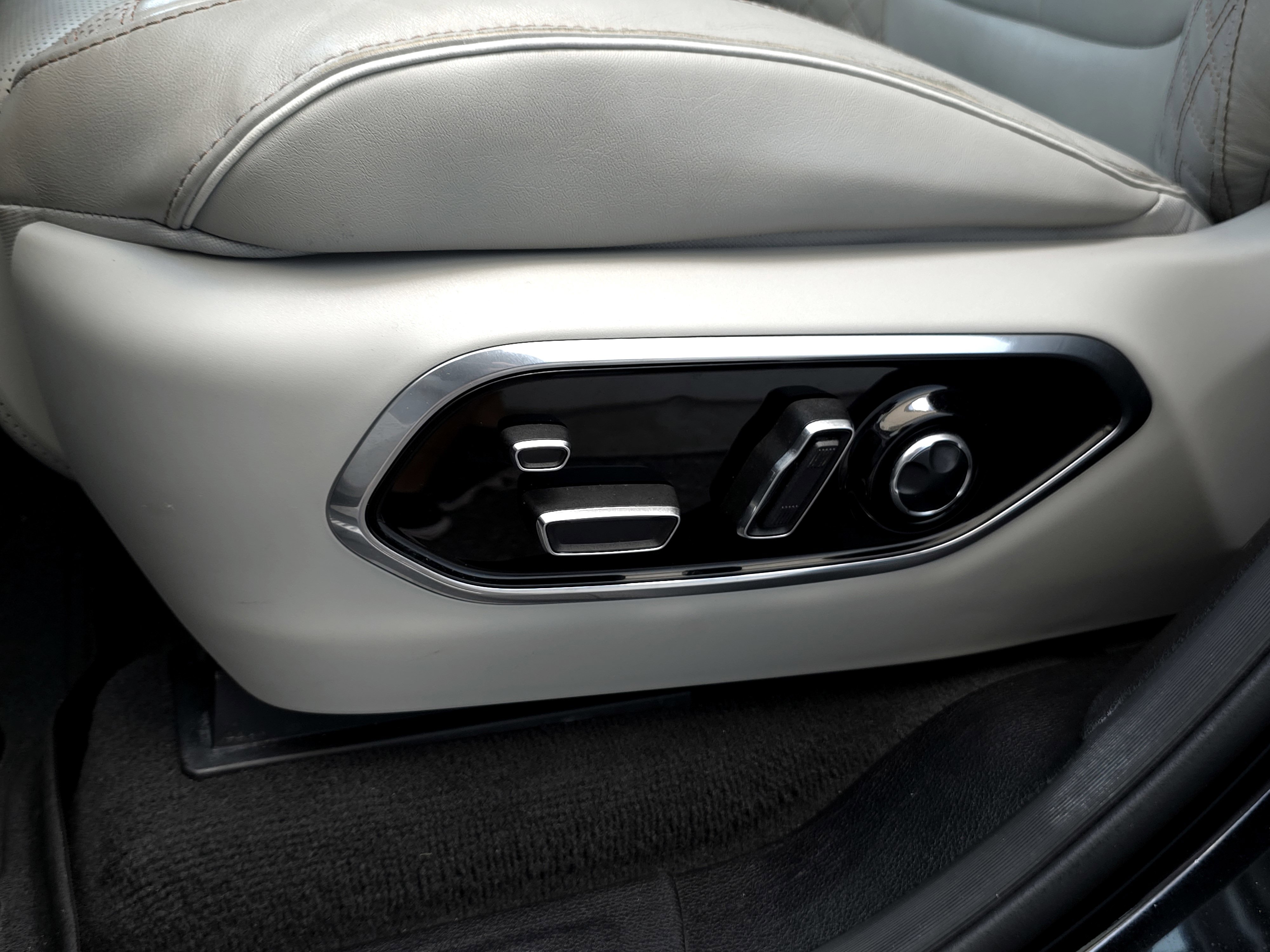 2021 Jeep Grand Cherokee L Summit photo 4