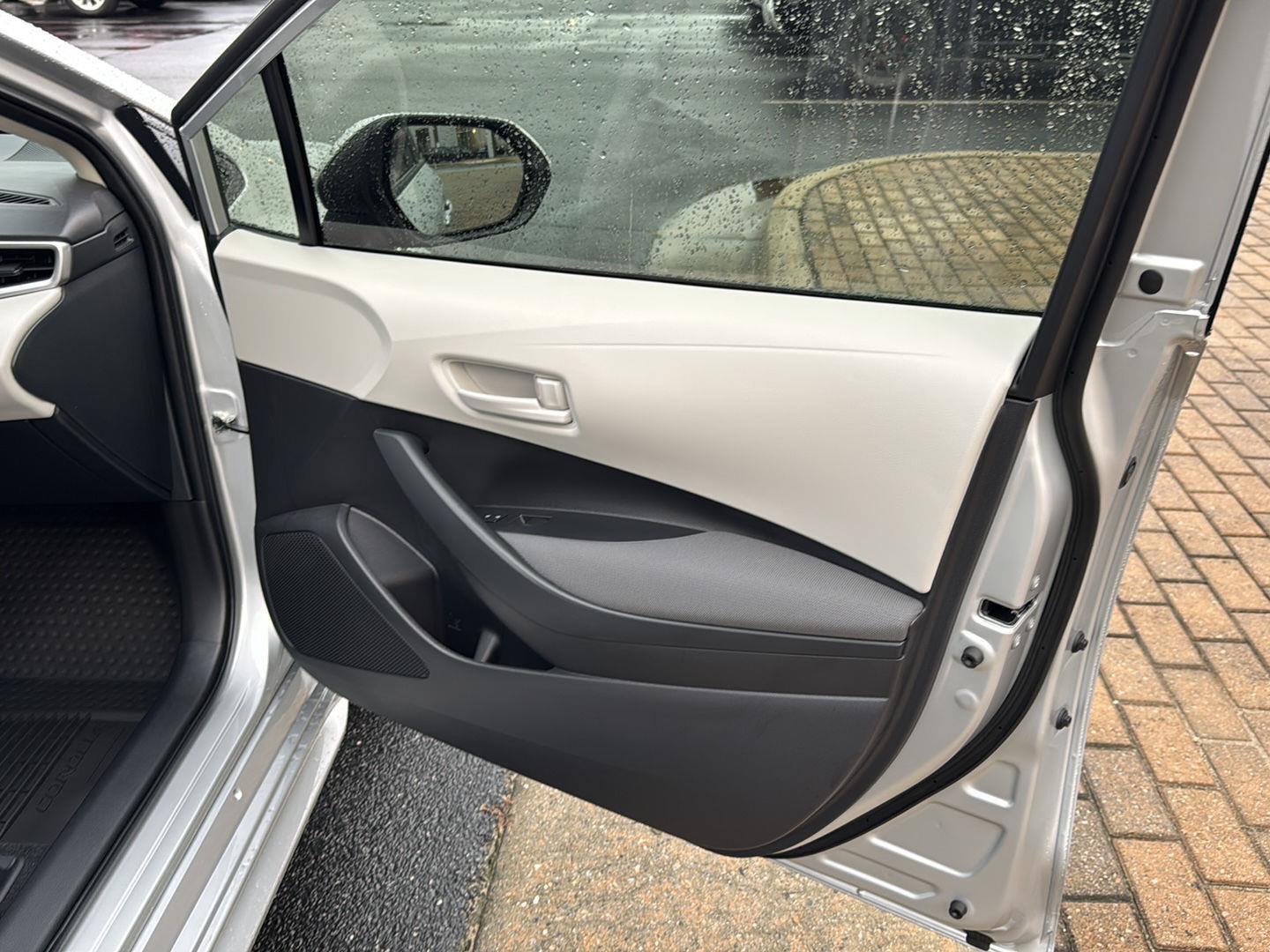 2025 Toyota Corolla Hybrid LE photo 12