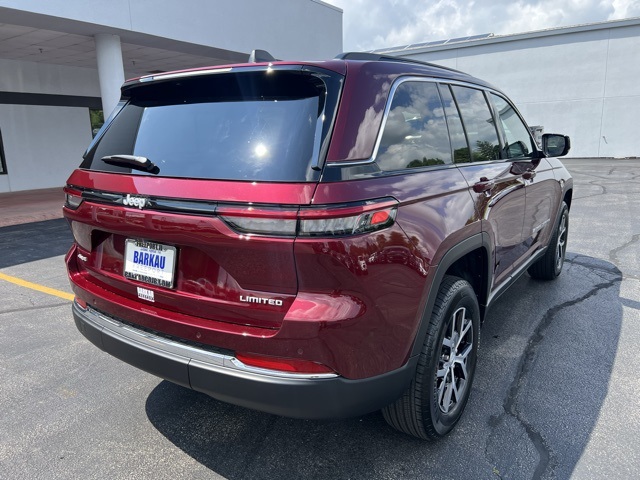 2025 Jeep Grand Cherokee Limited photo 3
