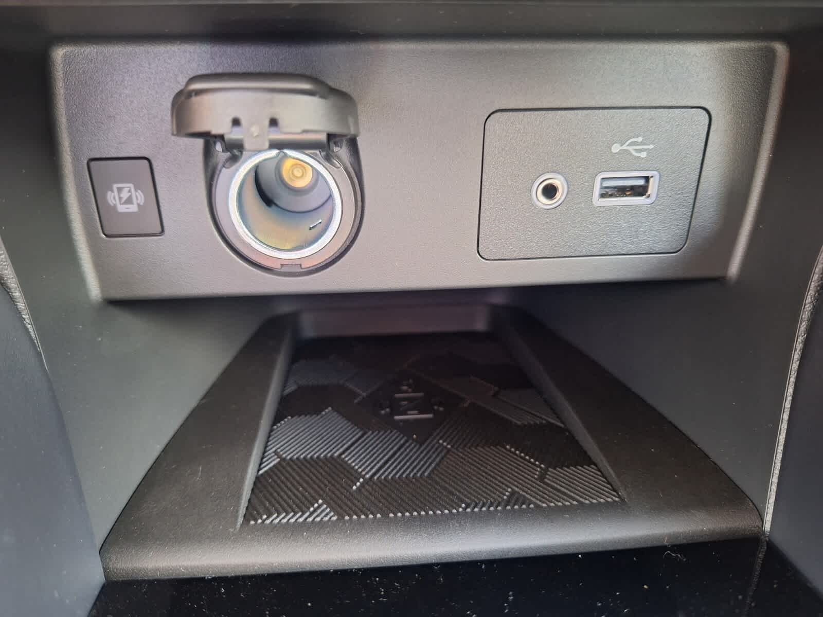 2025 Nissan Versa SV photo 16