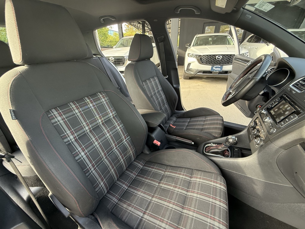 2013 Volkswagen Golf GTI Base photo 3