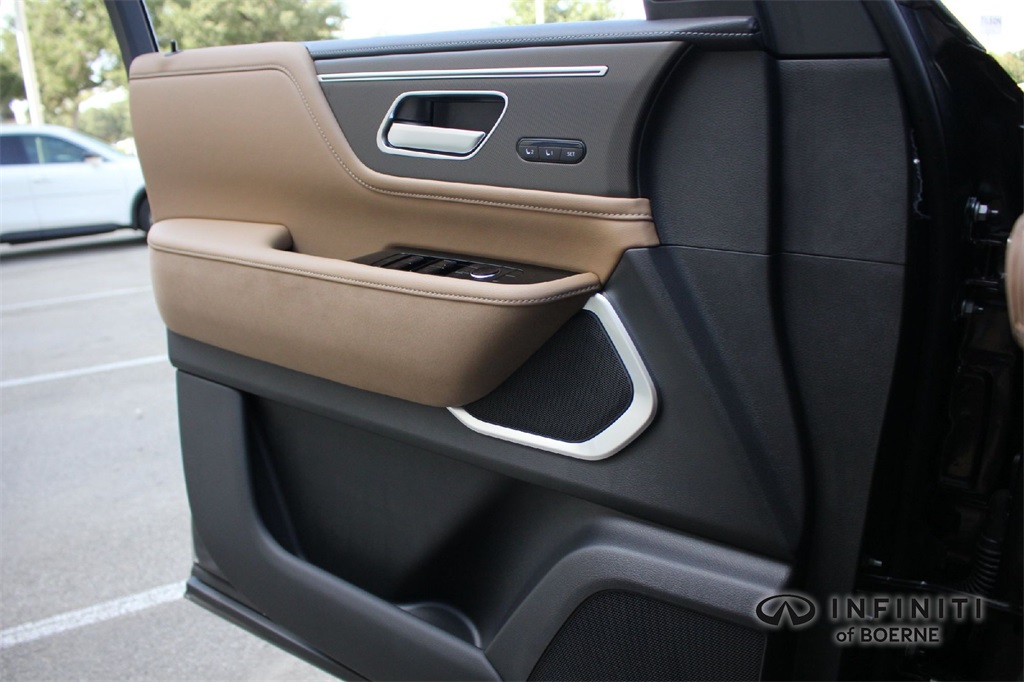 2026 Infiniti QX80 Luxe photo 10