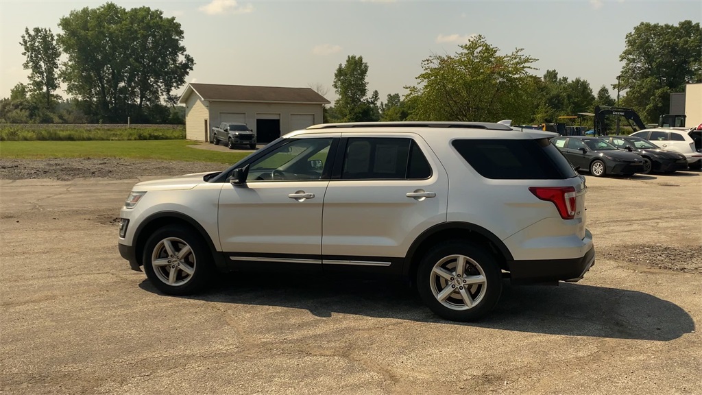 2016 Ford Explorer XLT photo 5
