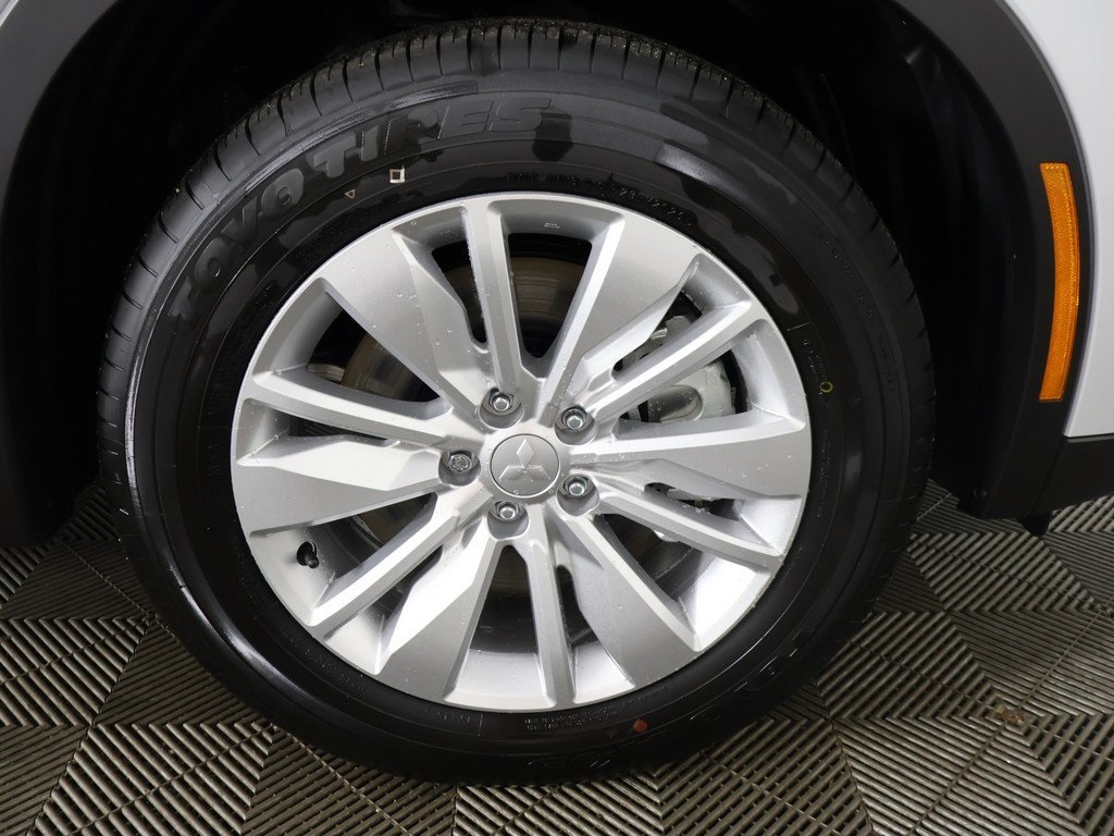 2025 Mitsubishi Outlander ES photo 21