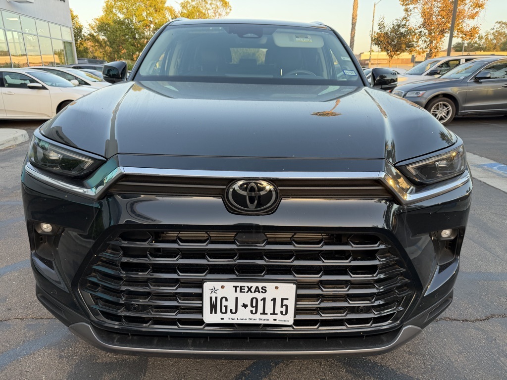 Used 2024  Toyota XLE image 1