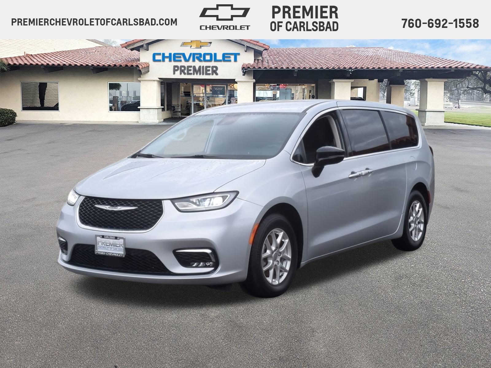 2024 Chrysler Pacifica Touring L's photo