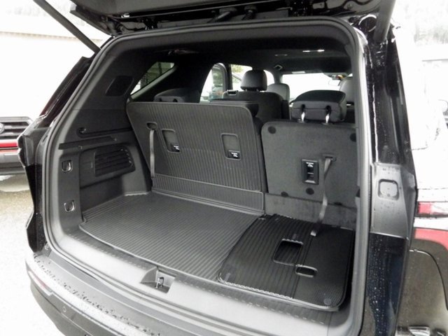 2026 Chevrolet Traverse photo 2