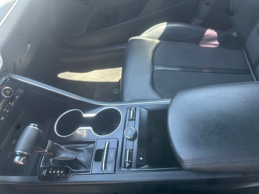2022 Kia K5 GT-Line photo 19