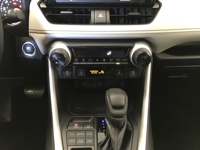 2022 Toyota RAV4 XLE photo 15
