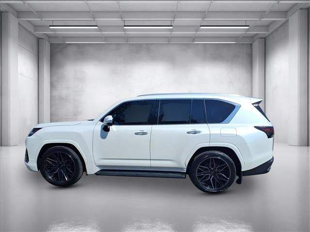 2022 Lexus LX 600 Luxury photo 4