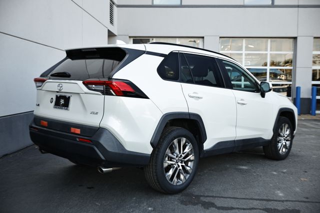 2021 Toyota RAV4 XLE Premium photo 7