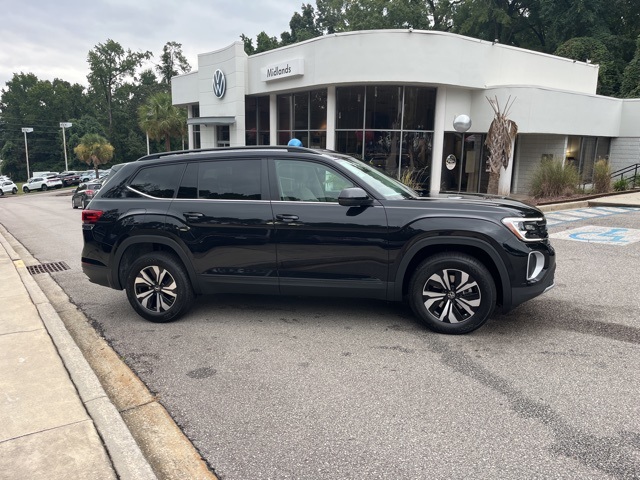 2026 Volkswagen Atlas SE photo 2