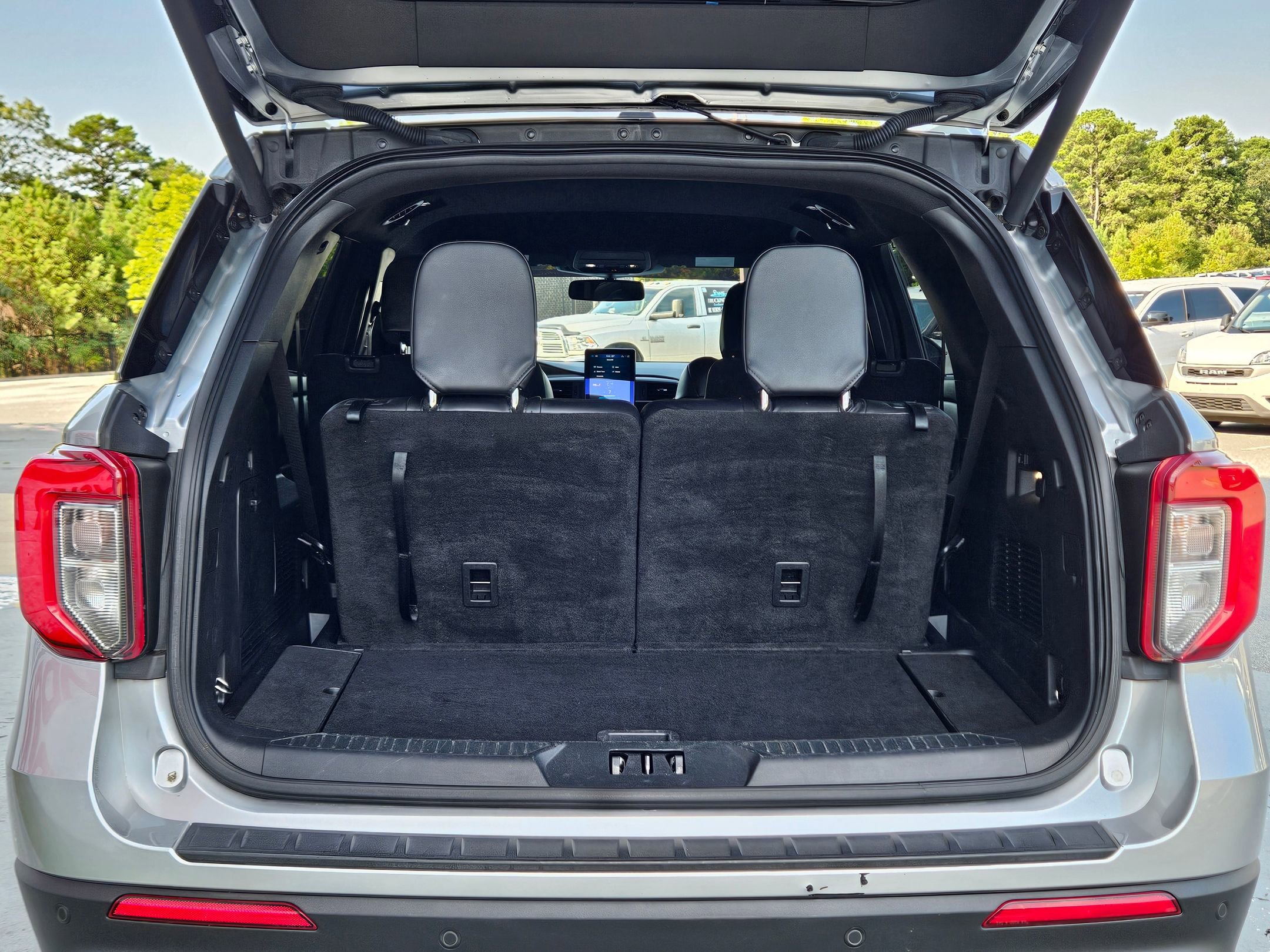 2023 Ford Explorer ST photo 29