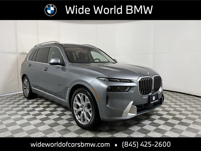 2023 BMW X7 40i's photo