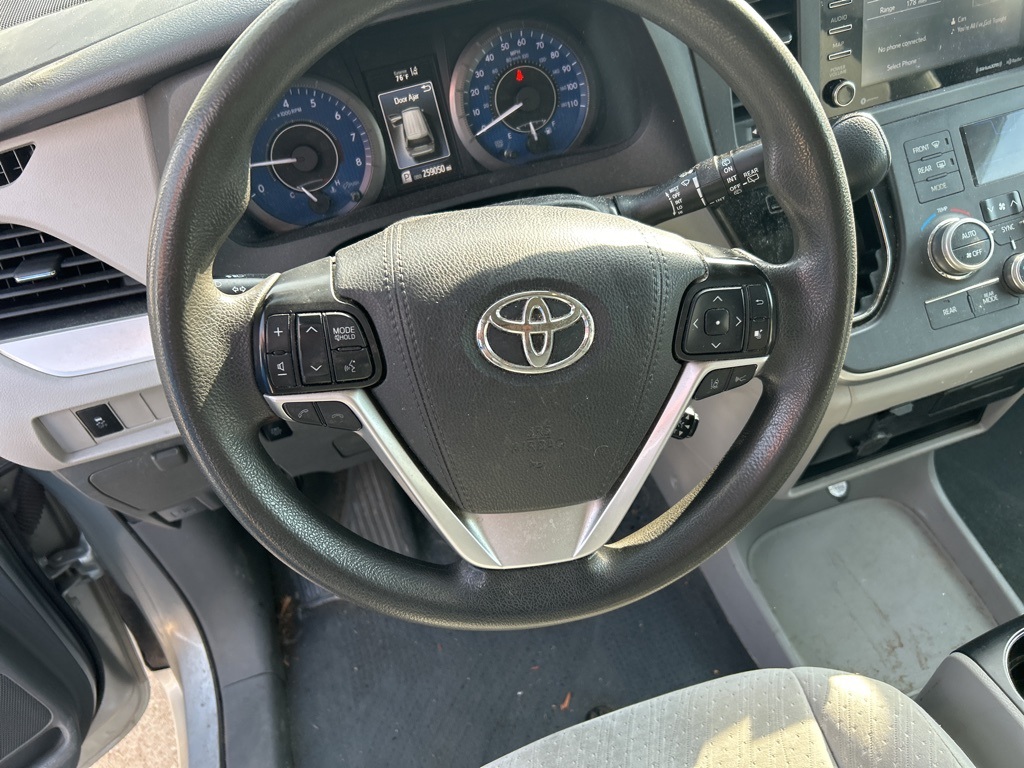 2020 Toyota Sienna LE photo 14