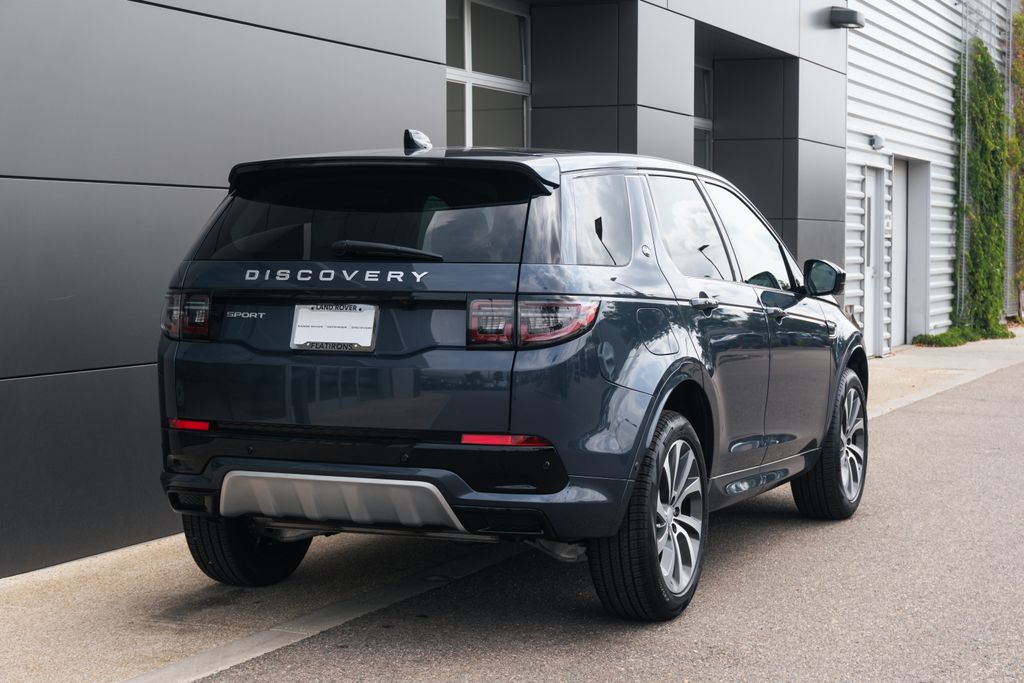 2025 Land Rover Discovery Sport S photo 2