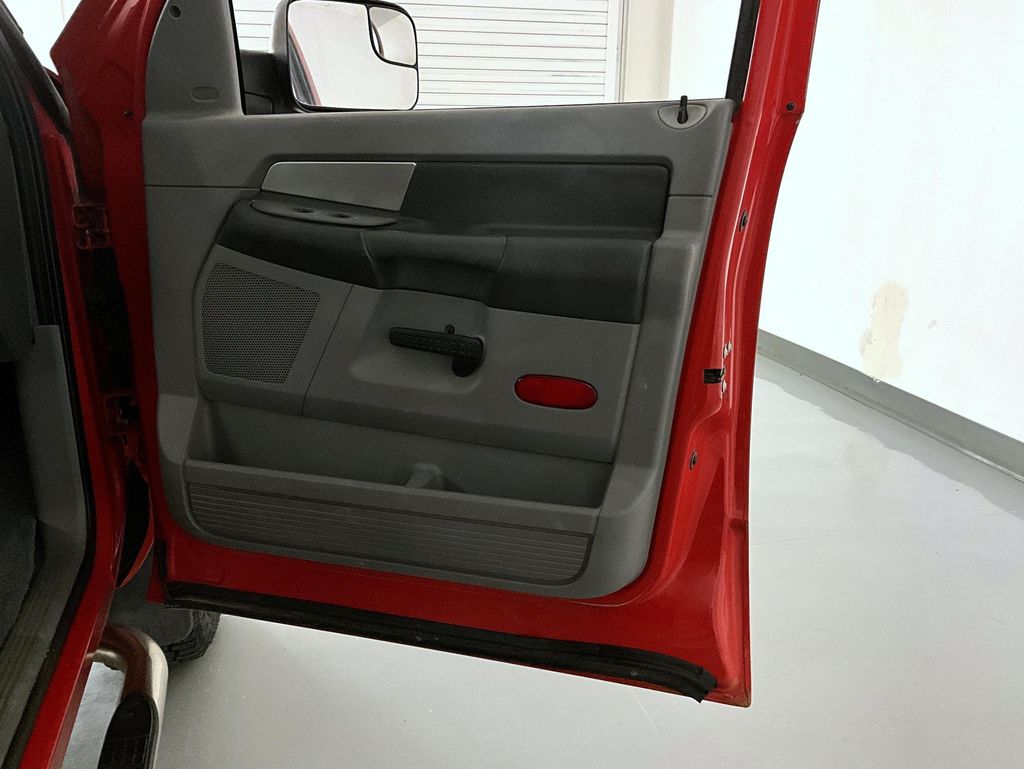 2008 Dodge Ram SLT photo 16