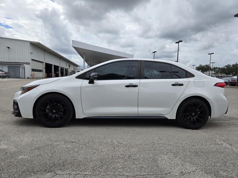 2021 Toyota Corolla SE photo 2